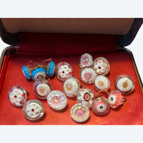 Set di 18 bottoni millefiori, cristalleria di Clichy, metà del XIX secolo