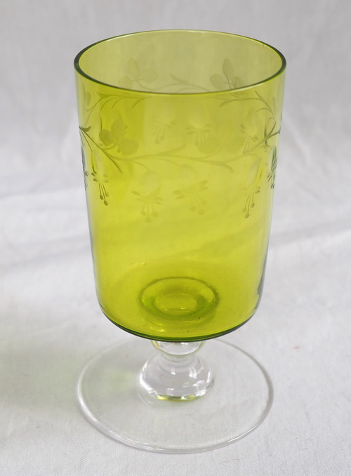 Service de nuit en cristal de St Louis taillé et gravé vert chartreuse