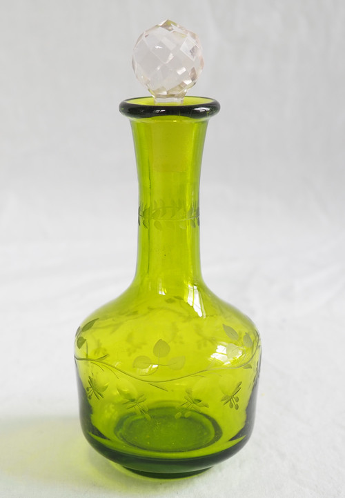 Service de nuit en cristal de St Louis taillé et gravé vert chartreuse