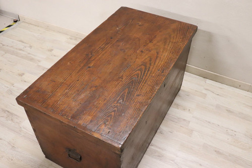 Baule rustico in legno di abete, fine XIX secolo