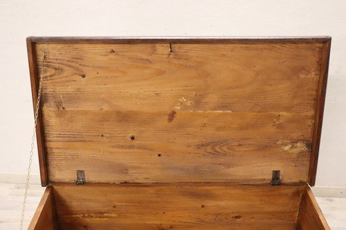 Baule rustico in legno di abete, fine XIX secolo