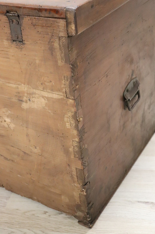 Baule rustico in legno di abete, fine XIX secolo