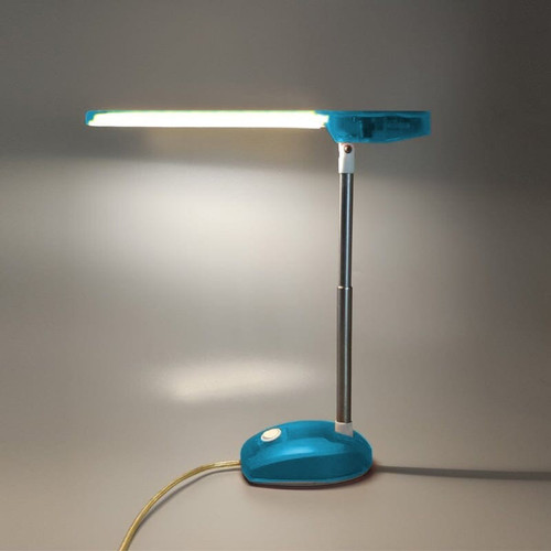 1990 Splendida lampada da tavolo blu "Microlight" di Ernesto Gismondi per Artemide. Realizzata in Italia