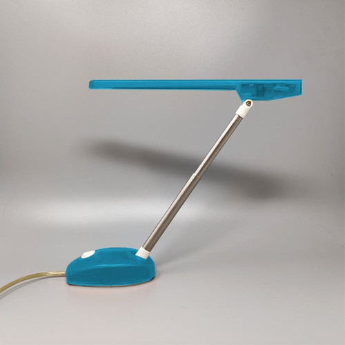 1990 Splendida lampada da tavolo blu "Microlight" di Ernesto Gismondi per Artemide. Realizzata in Italia