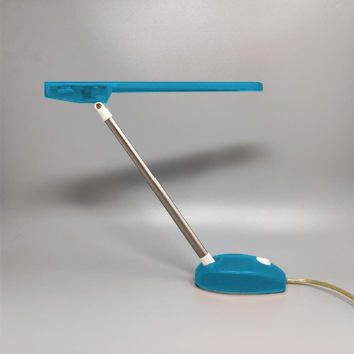 1990 Splendida lampada da tavolo blu "Microlight" di Ernesto Gismondi per Artemide. Realizzata in Italia