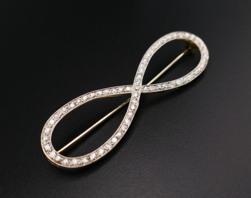 Spilla in oro bianco 18 carati e platino con diamanti.