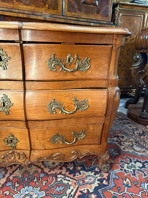 COMMODE DE FORME TOMBEAU EPOQUE LOUIS XV - 18ème