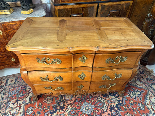 COMMODE DE FORME TOMBEAU EPOQUE LOUIS XV - 18ème