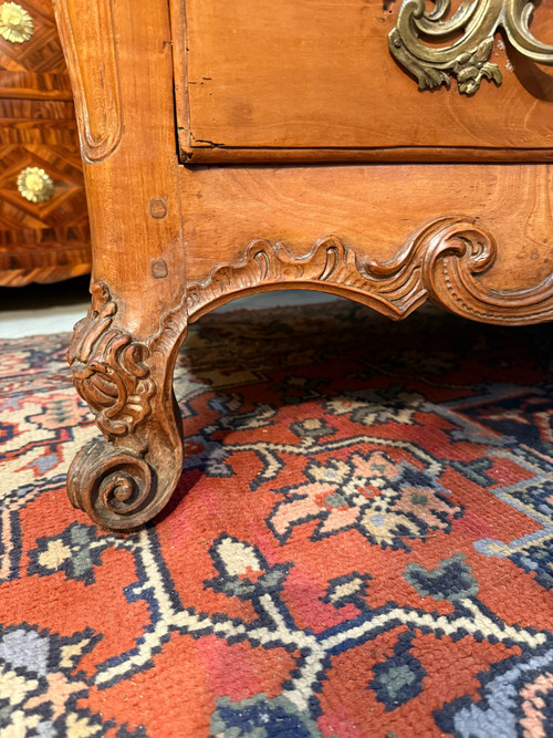 COMMODE DE FORME TOMBEAU EPOQUE LOUIS XV - 18ème