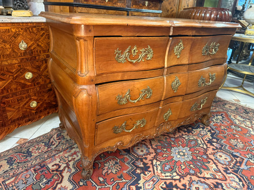 COMMODE DE FORME TOMBEAU EPOQUE LOUIS XV - 18ème