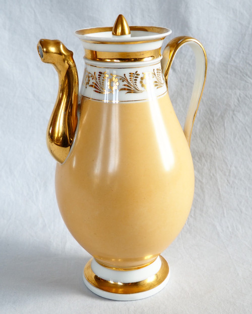 Large Empire coffee pot in mandarin and gold Paris porcelain, 19th century