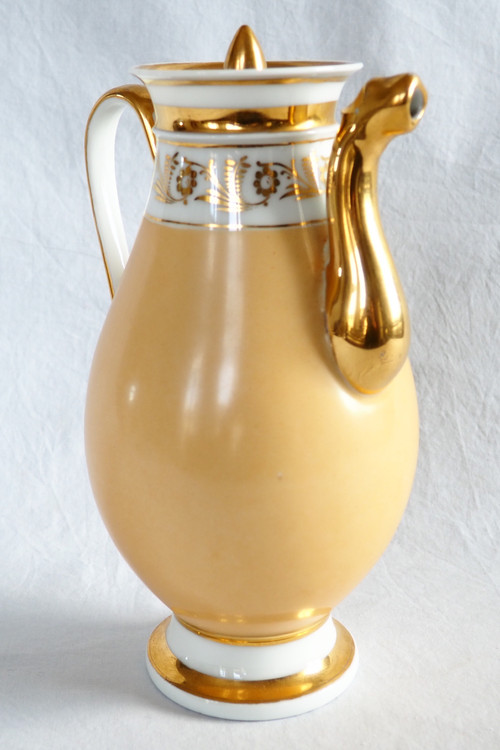 Large Empire coffee pot in mandarin and gold Paris porcelain, 19th century
