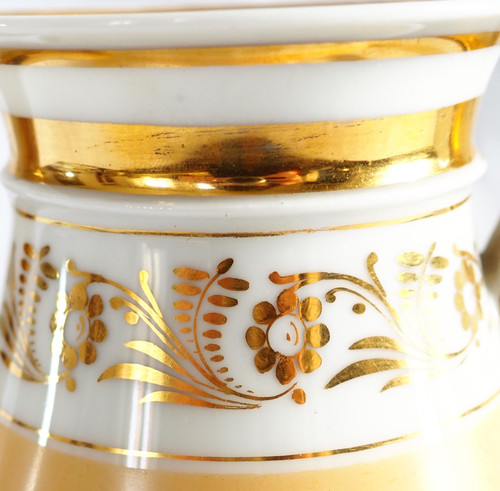 Large Empire coffee pot in mandarin and gold Paris porcelain, 19th century