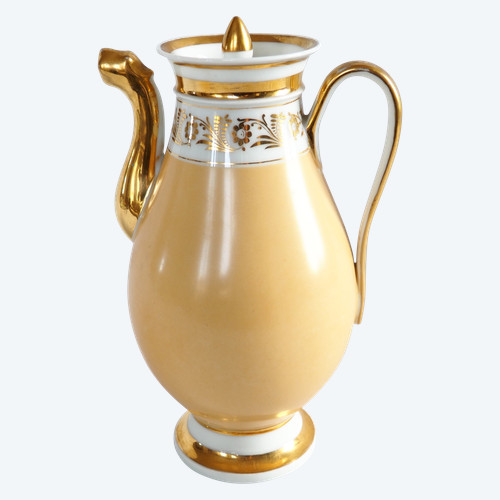 Large Empire coffee pot in mandarin and gold Paris porcelain, 19th century