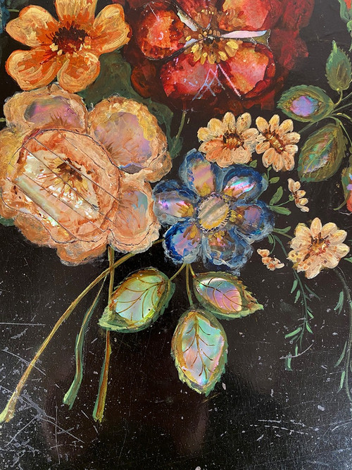 Guéridon basculant Napoléon III, bois laqué noir à décor peint de fleurs et de nacre