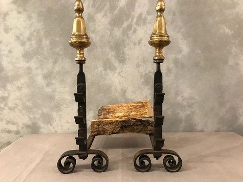 Coppia di antichi candelabri in ferro e ottone del XVIII secolo