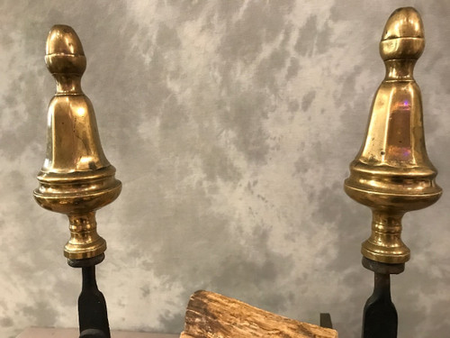Coppia di antichi candelabri in ferro e ottone del XVIII secolo