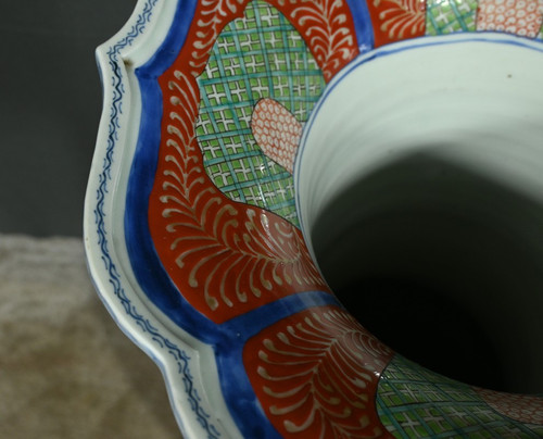 Vaso in porcellana giapponese, periodo Meiji - Fine XIX secolo