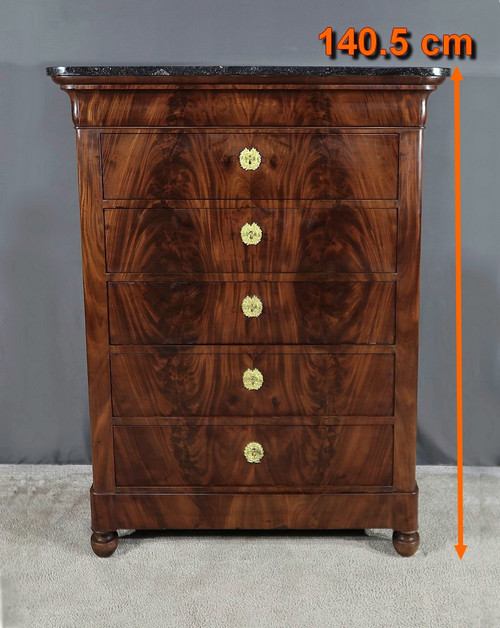 Chiffonnier en ronce d’acajou, époque Restauration – Début XIXe