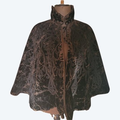 Umhang aus gestepptem Samt, Epoche um 1880 oder 1890