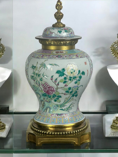 BALUSTER-SHAPED COVERED VASE IN PORCELAIN AND BRONZE IN THE CHINESE TASTE