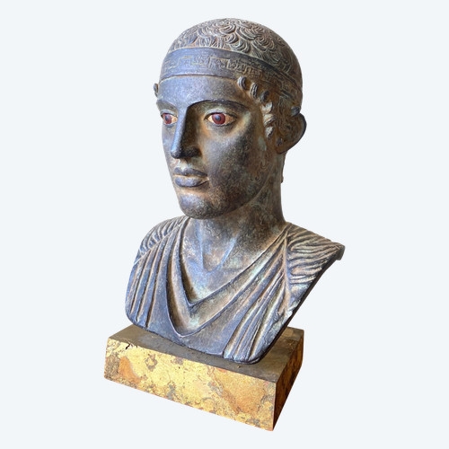 Sculpture en plâtre patiné XXème. Tête de l’aurige d’après l’antique. 