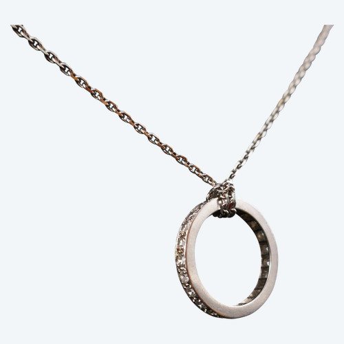 Kette mit Platin-Diamant-Anhänger.