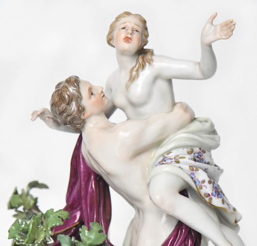 Meissener Porzellangruppe mit Darstellung der Entführung der Sabine, Modell 990 