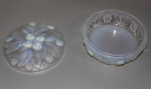 Scatola di caramelle alla fragola Etling in vetro opalescente, 1930 circa