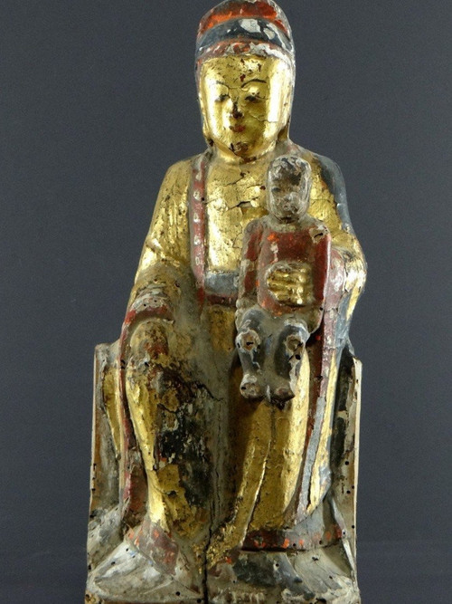 China, Late Ming period, Early Qing period, 17th century, Kouan Yin statue in lacquered and gilded wood.