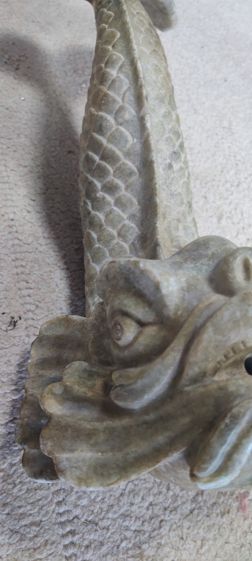 Grüner Marmordelfin. Brunnenelement XVIII/XIX