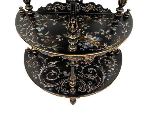 Rare et belle étagère en demi-lune Napoléon III, bois et carton bouilli burgauté