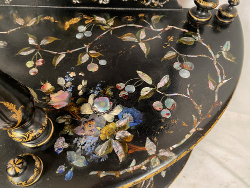 Rare et belle étagère en demi-lune Napoléon III, bois et carton bouilli burgauté