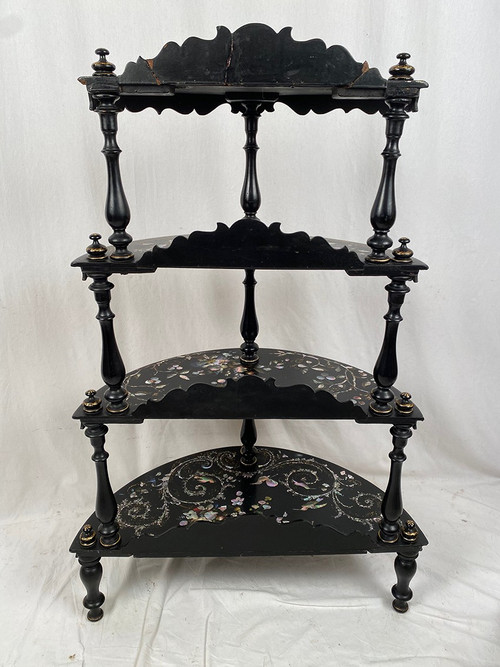Rare et belle étagère en demi-lune Napoléon III, bois et carton bouilli burgauté