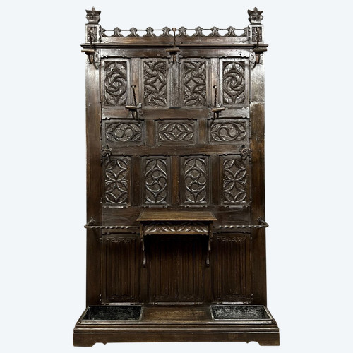 Appendiabiti neogotico in rovere intagliato del XIX secolo