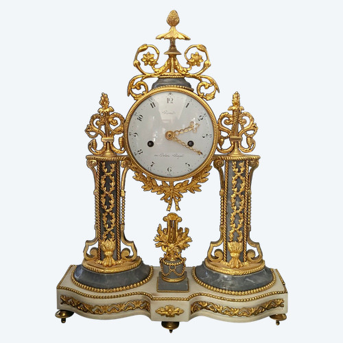 Pendola a portico in bronzo dorato, marmo firmata Revel, intorno al 1780