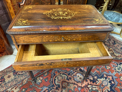 TABLE A OUVRAGE - COIFFEUSE EPOQUE CHARLES X