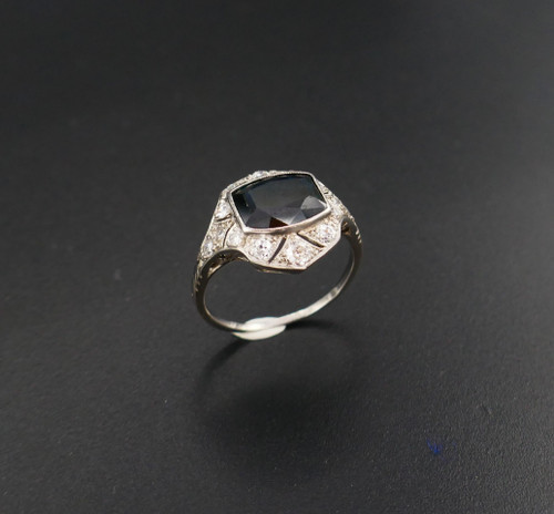 Ring Saphir und Diamanten, Platinfassung.