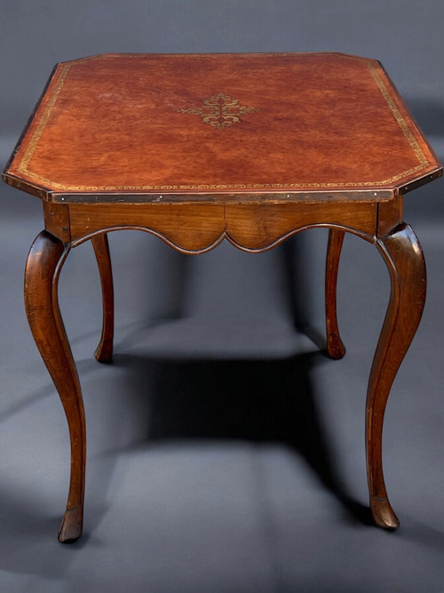 TABLE DE CABARET XVIIIe ÉPOQUE LOUIS XV EN BOIS FRUITIER AVEC UN DESSUS CUIR