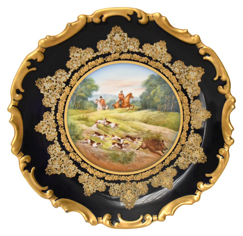 Paire de plats en porcelaine de Limoges décor de scènes de chasse peints par Abel Golse (1844-1937)