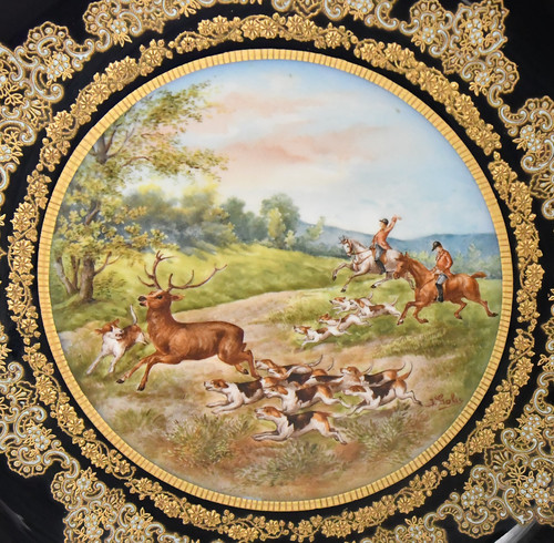 Paire de plats en porcelaine de Limoges décor de scènes de chasse peints par Abel Golse (1844-1937)