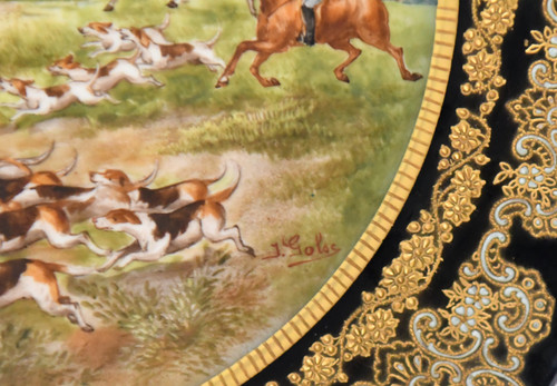 Paire de plats en porcelaine de Limoges décor de scènes de chasse peints par Abel Golse (1844-1937)