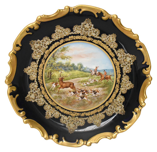 Paire de plats en porcelaine de Limoges décor de scènes de chasse peints par Abel Golse (1844-1937)