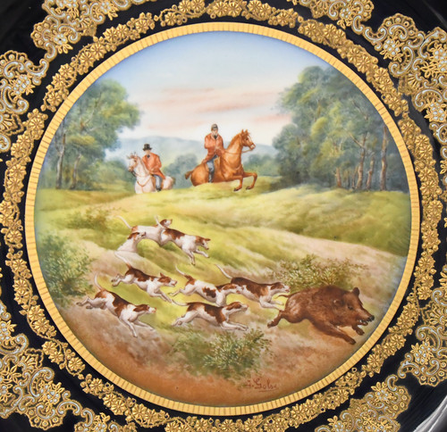 Paire de plats en porcelaine de Limoges décor de scènes de chasse peints par Abel Golse (1844-1937)