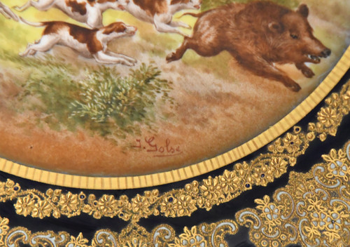 Paire de plats en porcelaine de Limoges décor de scènes de chasse peints par Abel Golse (1844-1937)
