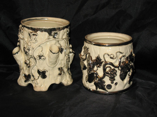 2 pots à tabac en faïence de Langeais décor de baies et de raisins époque 19ème