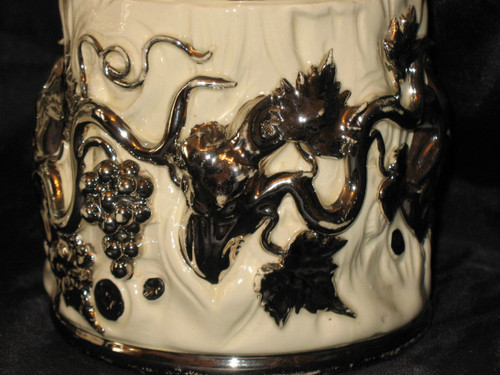 2 pots à tabac en faïence de Langeais décor de baies et de raisins époque 19ème