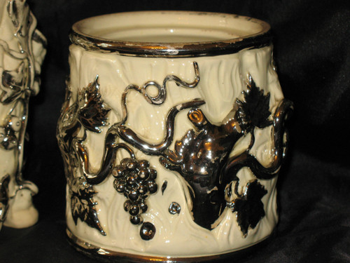 2 pots à tabac en faïence de Langeais décor de baies et de raisins époque 19ème