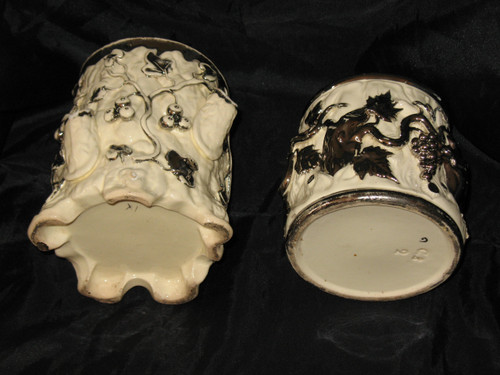 2 pots à tabac en faïence de Langeais décor de baies et de raisins époque 19ème