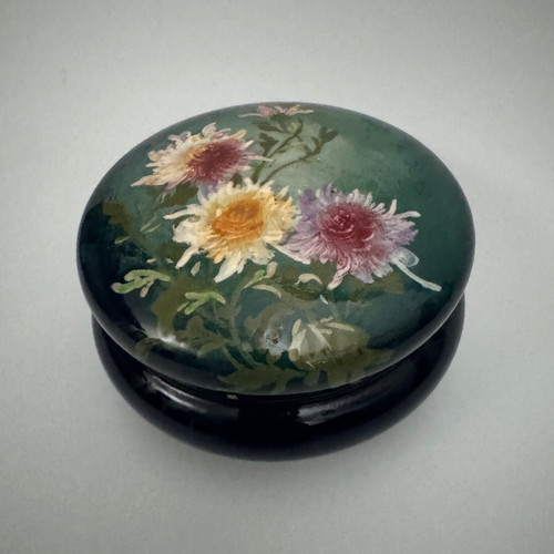 Bomboniera a barbotine impressionista del 1900 decorata con dalie